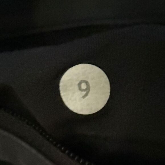 Lululemon Speed UP shorts in Heathered gray w black trim 6 - Picture 9 of 9